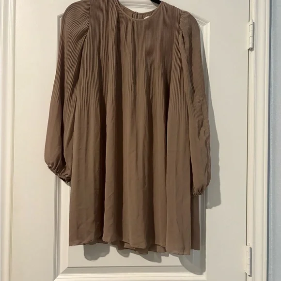 Aritzia Wilfred Pleated Dress - Picture 2 of 6